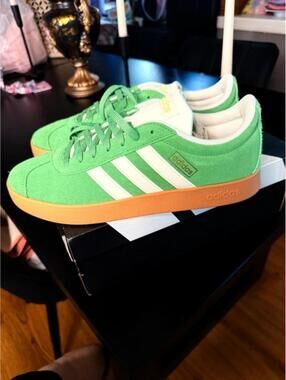 Adidas VL Court 2.0 Green Suede Gum Sole Sneakers Women’s 10 Men’s 8.5 NWT